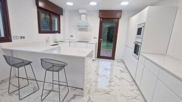 Fridge, microwave, oven, dishwasher