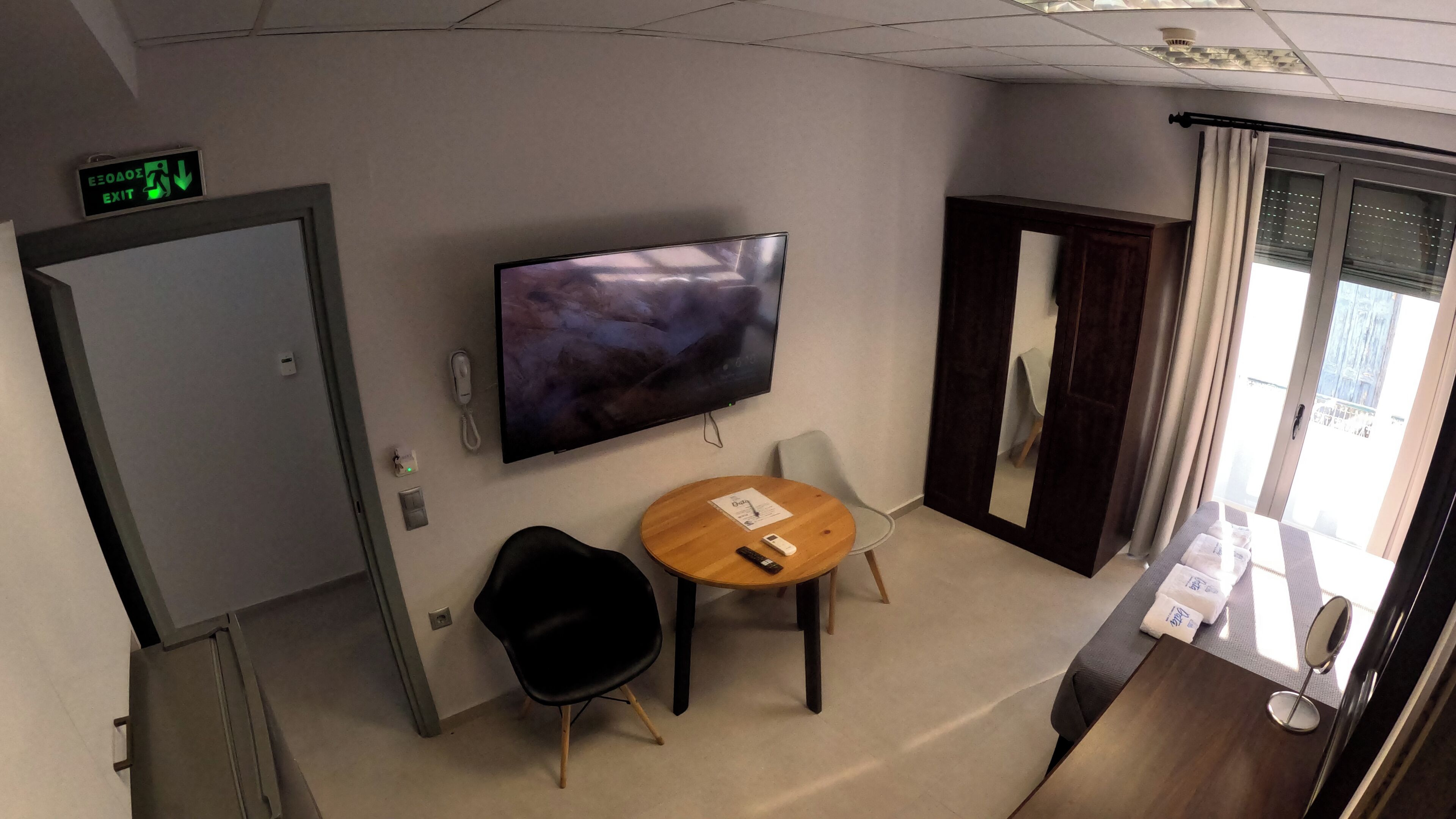 Studio Superior - balkong - utsikt mot staden | Vardagsrum | Tv, datorskärmar och printers