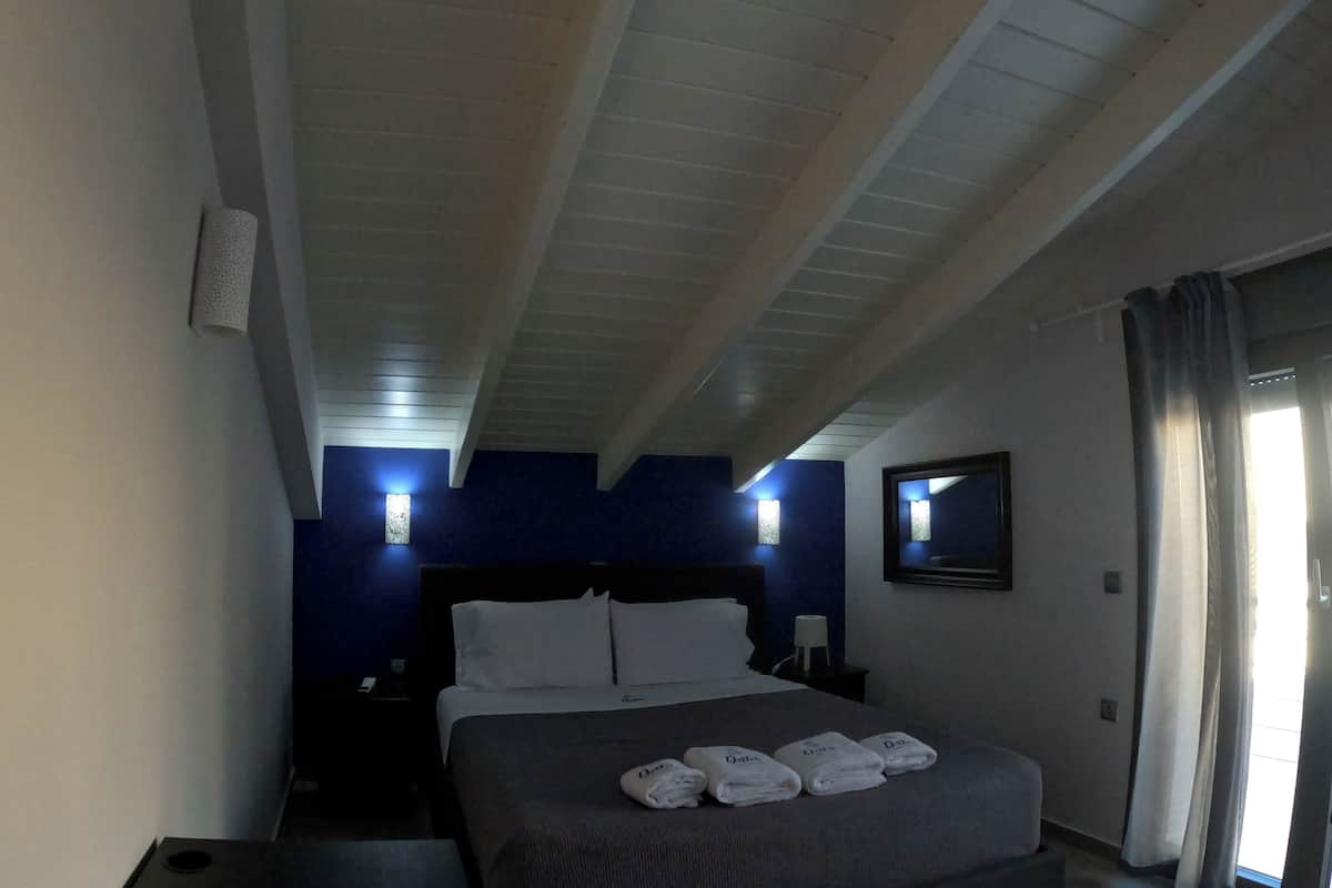 Deluxe Suite, Balcony, City View | 1 bedroom, soundproofing, free WiFi