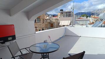 Luxury Suite, Mountain View | Terrace/patio