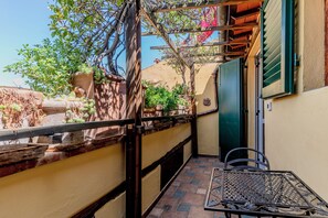 Outdoor dining - Very central, in the heart of medieval Florence, small panoramic terrace. (Firenze)