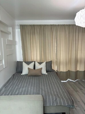 Apartment | 1 bedroom, iron/ironing board, free WiFi, bed sheets - 1 Bed Flat - Sleeps 2 - Parking - Wifi (London)