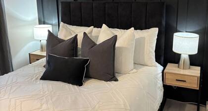 1 Bed Flat - Sleeps 2 - Parking - Wifi