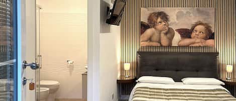 Premium bedding, desk, soundproofing, free WiFi
