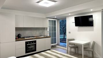 Biancheria da letto di alta qualità, una scrivania, insonorizzazione