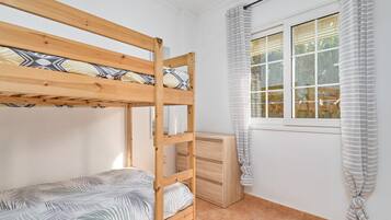 2 makuuhuonetta, silitysrauta/-lauta, ilmainen Wi-Fi, vuodevaatteet