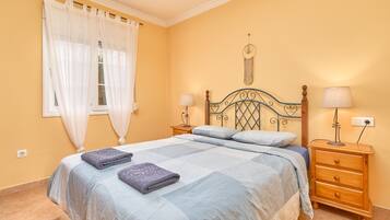 2 bedrooms, iron/ironing board, WiFi (free), bed sheets