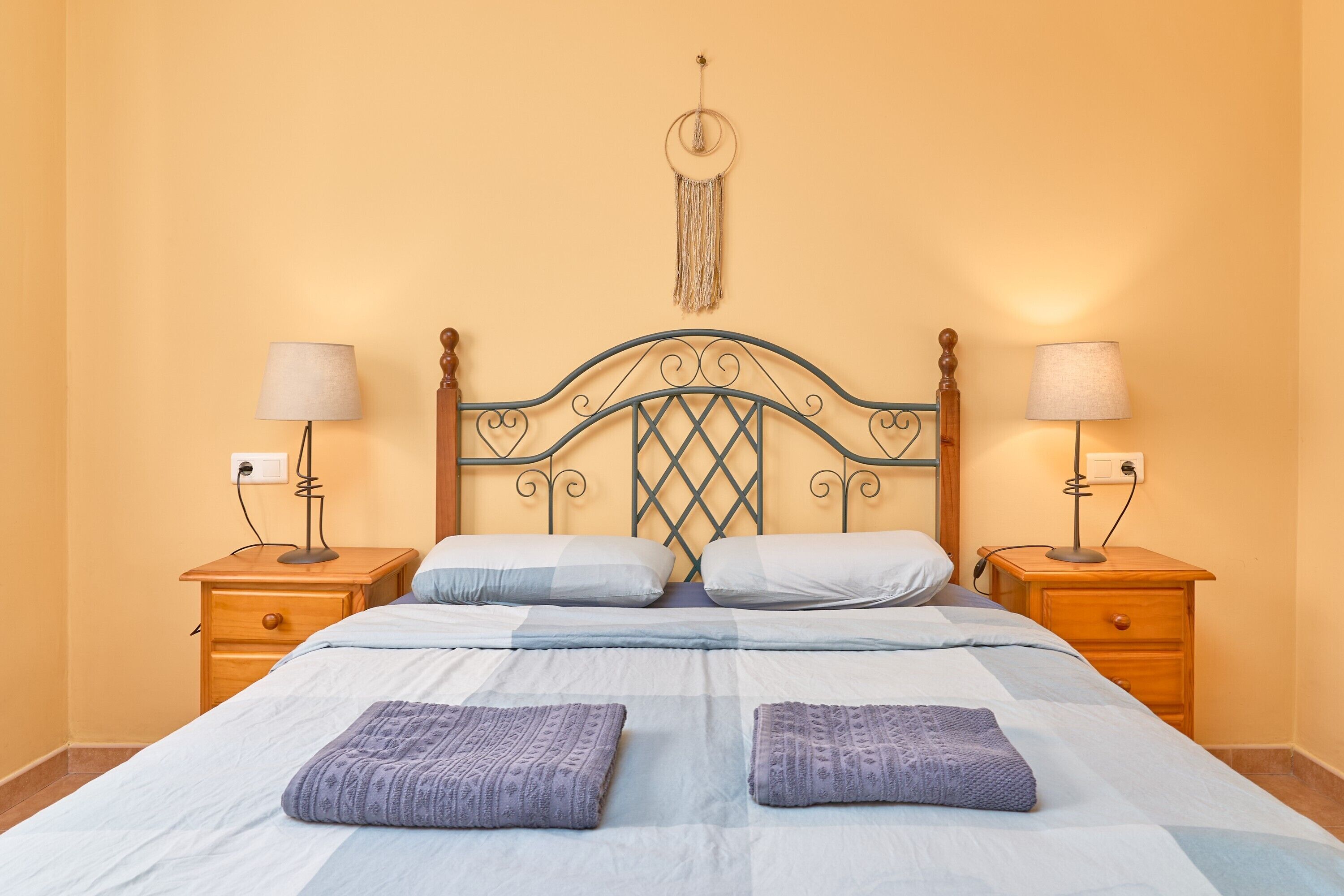 2 dormitorios, tabla de planchar con plancha, wifi gratis y ropa de cama