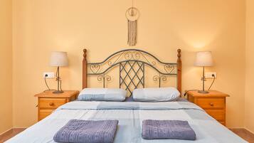 2 dormitorios, tabla de planchar con plancha, wifi gratis y ropa de cama