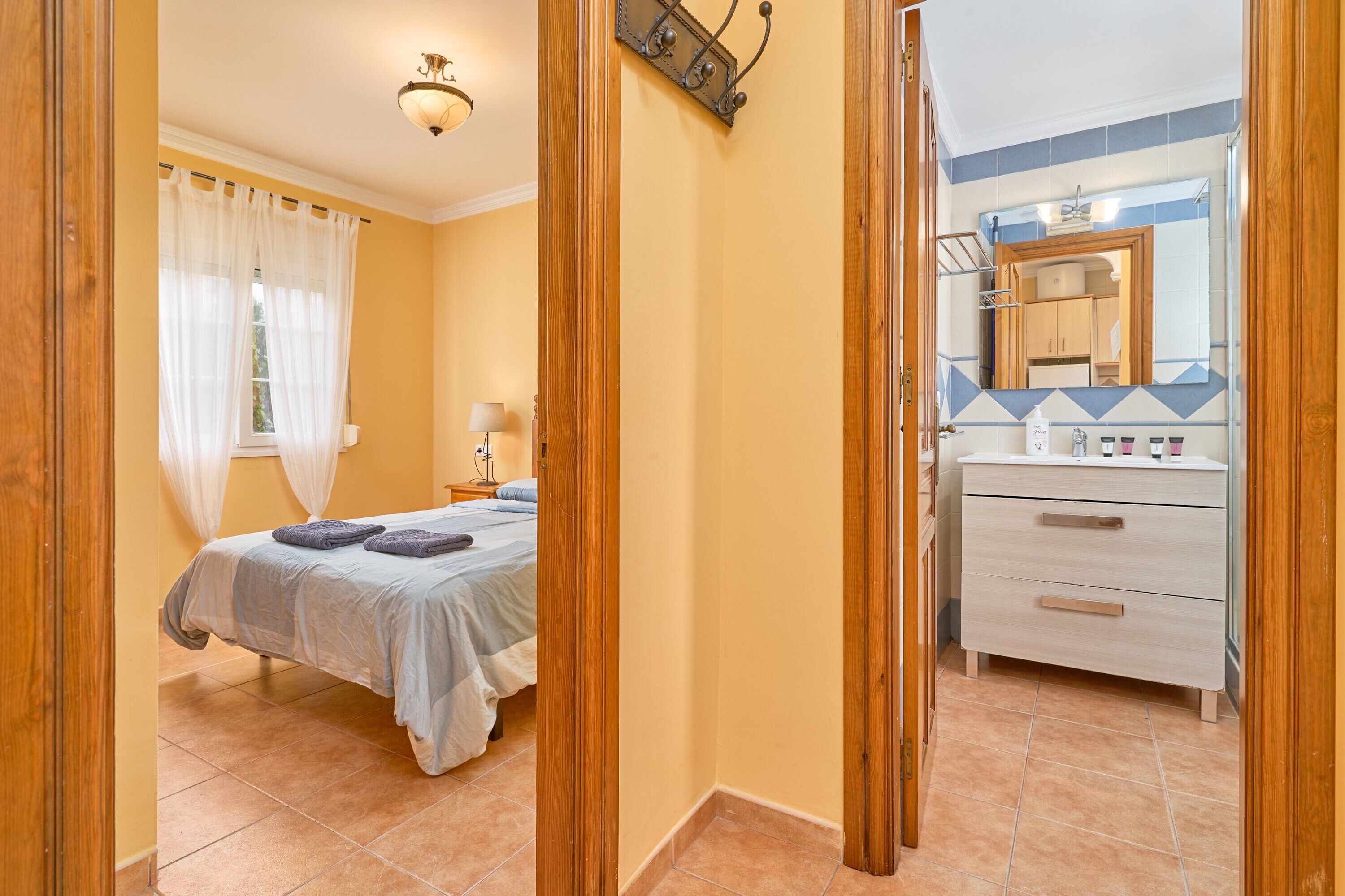 2 bedrooms, iron/ironing board, WiFi (free), bed sheets