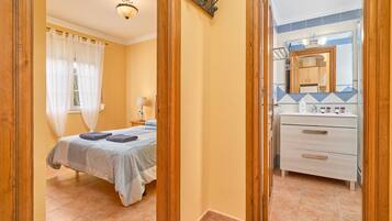 2 bedrooms, iron/ironing board, WiFi (free), bed sheets