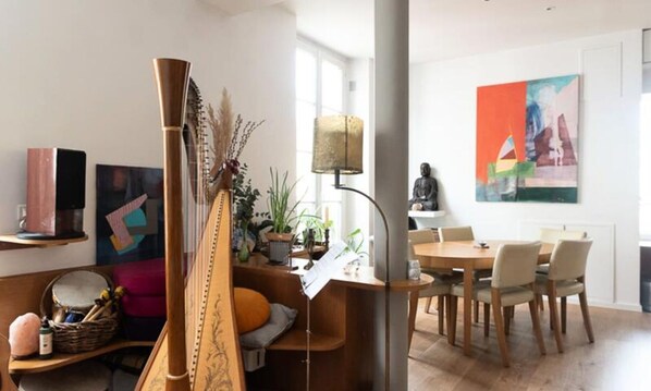 Interior - Charming in a Pleasant Neighborhood (Paris)