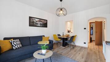 Fernseher, Tischtennisplatte