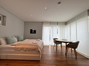 1 dormitori, planxa i posts de planxar, wifi gratuïta i roba de llit