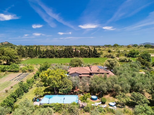 Ferienwohnung 'Santina' mit Bergblick, Wi-Fi und Klimaanlage