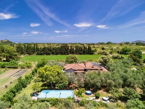 A house with a swimming pool, surrounded by greenery and trees. - Apartment 'Santina' with Mountain View, Wi-Fi and Air Conditioning (Girasole)