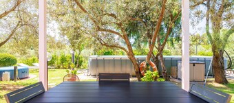 Appartement 'Santina' met Uitzicht op de Bergen, WiFi en Airconditioning