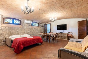 1 chambre, fer et planche à repasser, Wi-Fi gratuit, draps fournis