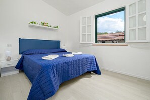 1 slaapkamer, een strijkplank/strijkijzer, gratis wifi, beddengoed