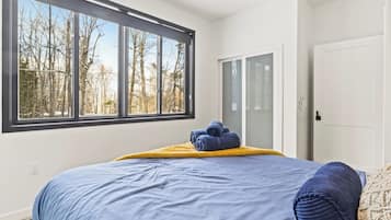 2 bedrooms, iron/ironing board, travel cot, WiFi