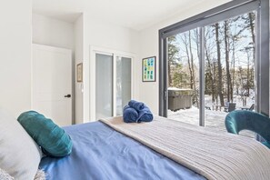 2 bedrooms, iron/ironing board, travel cot, WiFi