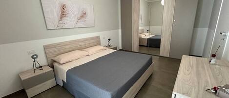 1 室のベッドルーム、WiFi (無料)、ベッドシーツ、車椅子でアクセスできる設備