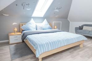 2 bedrooms, iron/ironing board, travel cot, free WiFi