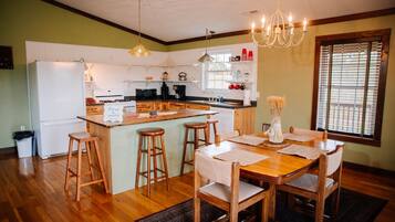 KylskÄp, mikrovÄgsugn, ugn och spishÀll