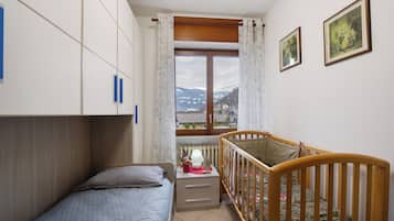 3 bedrooms, iron/ironing board, free WiFi, bed sheets