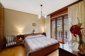 3 chambres, fer et planche à repasser, Wi-Fi gratuit, draps fournis