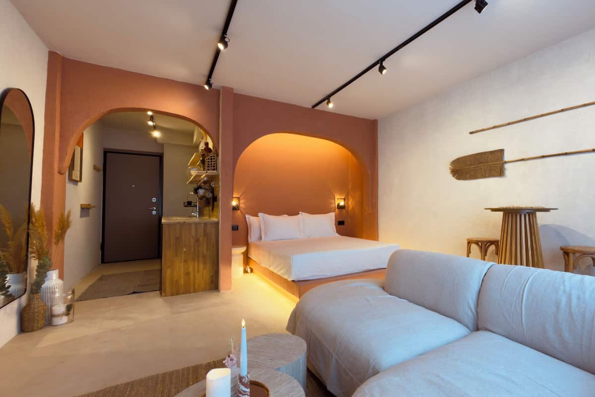 Individually decorated, individually furnished, laptop workspace