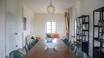 House | 6 bedrooms, desk, soundproofing