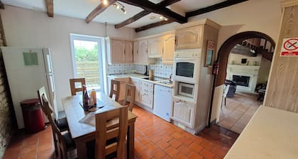 Charming 4-bedroom house in Lairoux with WiFi and Pool