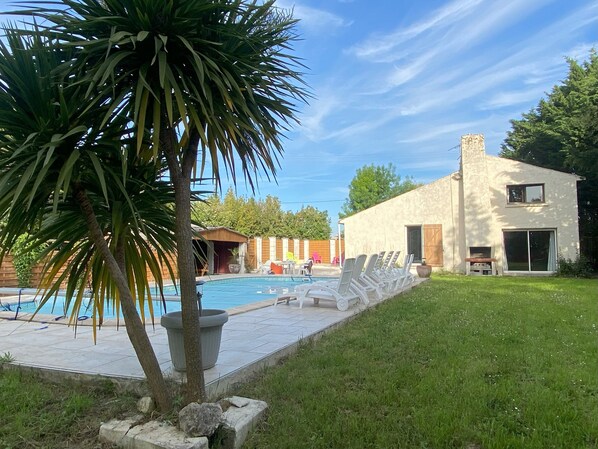 Pool - Charming 4-bedroom house in Lairoux with WiFi and Pool (Lairoux)
