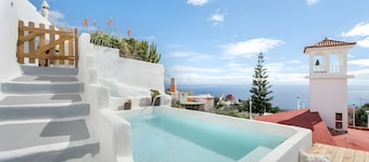 Cuevita Mar Holiday Apartment with Sea View, Shared Pool and Wi-Fi
