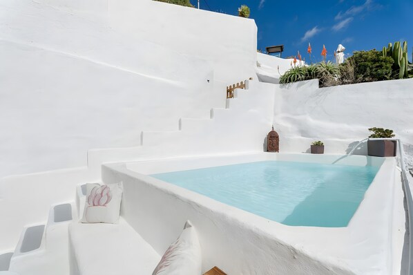 Pool - Cuevita Mar Holiday Apartment with Sea View, Shared Pool and Wi-Fi (Fasnia)