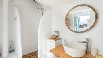 Dusche, Haartrockner, HandtĂŒcher