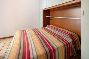 2 bedrooms, bed sheets