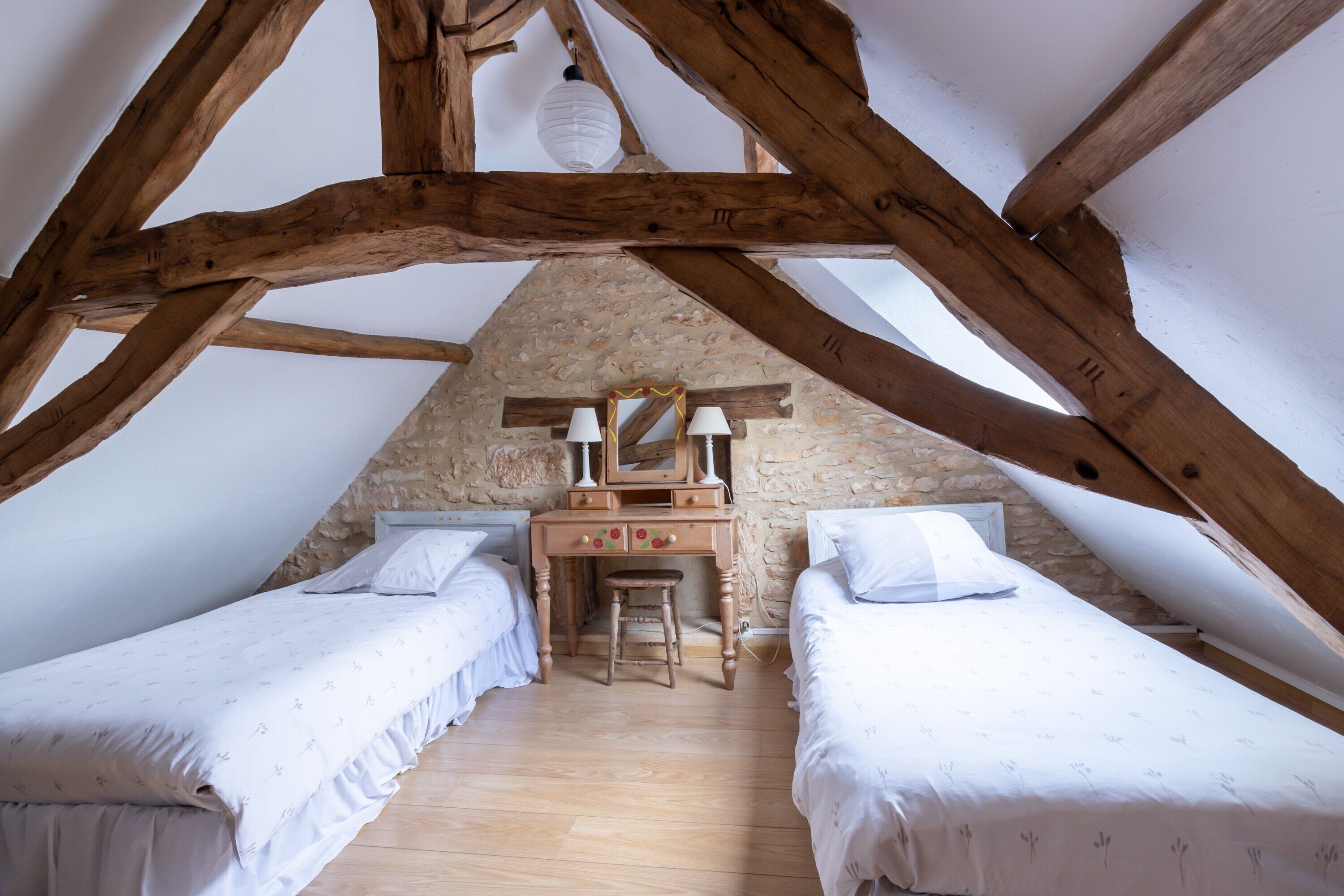 5 bedrooms, iron/ironing board, bed sheets