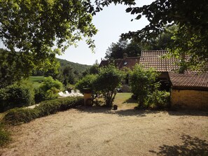 Property grounds - Moulin de la Grenaderie – Peaceful Retreat with Pool in the Heart of Périgord Noir (Sergeac)