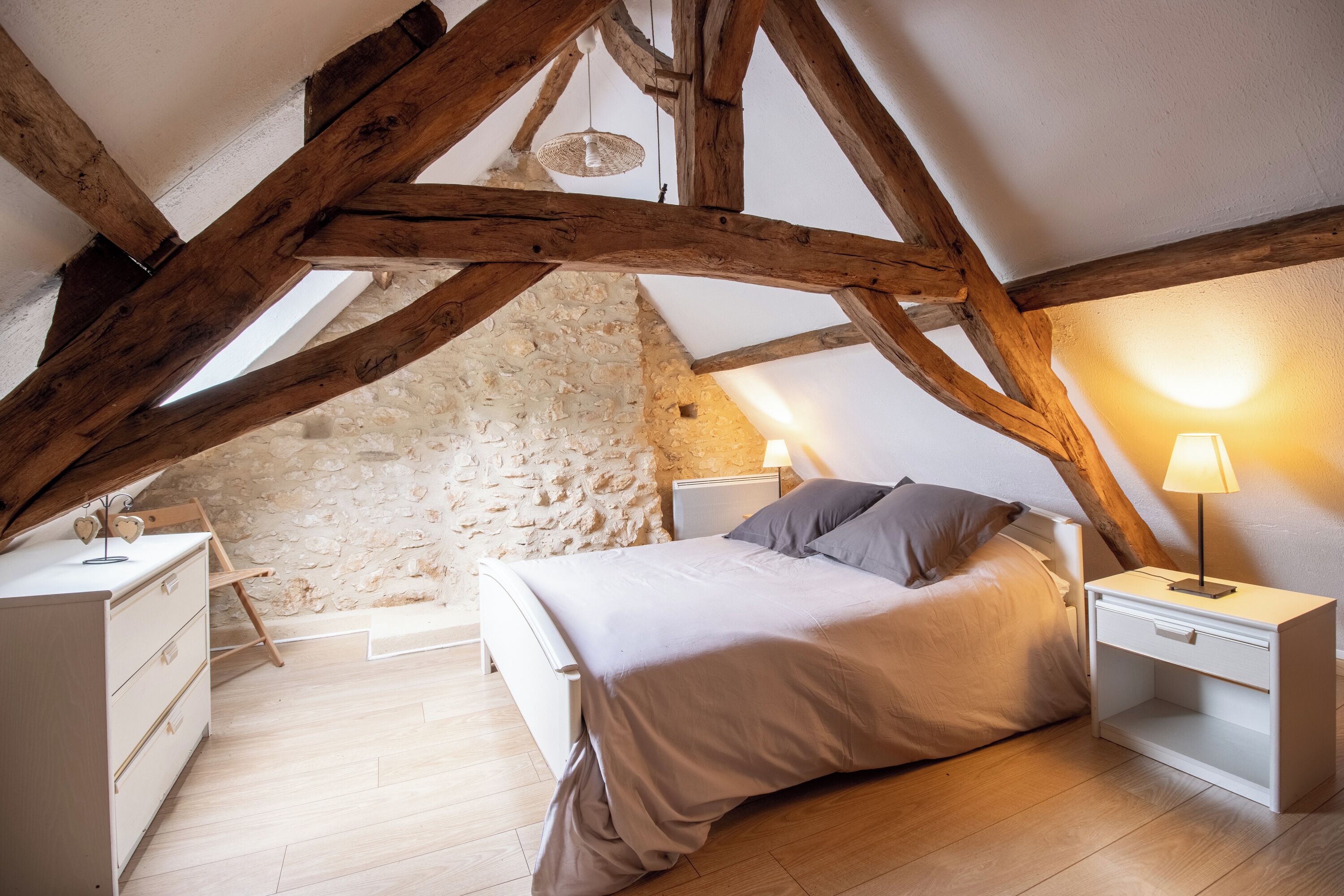 5 bedrooms, iron/ironing board, bed sheets