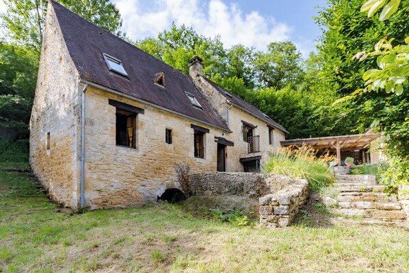 Exterior - Moulin de la Grenaderie – Peaceful Retreat with Pool in the Heart of Périgord Noir (Sergeac)