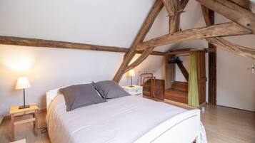 5 室のベッドルーム、アイロン / アイロン台、ベッドシーツ