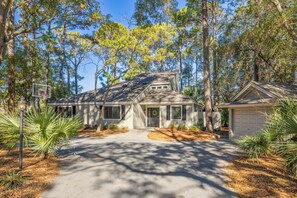 Exterior - Modern Pet Friendly Beach House in Palmetto Dunes (Hilton Head Island)