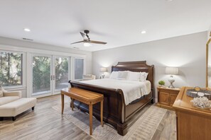 3 bedrooms, desk, iron/ironing board, free WiFi - Modern Pet Friendly Beach House in Palmetto Dunes (Hilton Head Island)