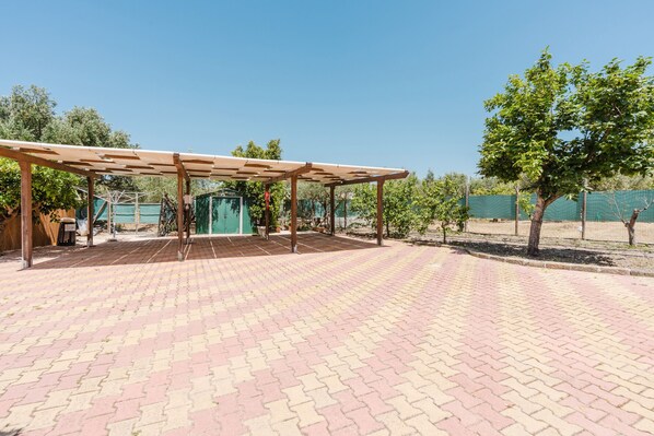 المنطقة المحيطة بالمنشأة