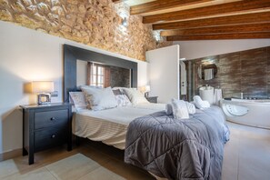 4 عدّة غرف نوم ومكواة/لوح كي وواي فاي مجانًا وملاءات أسرّة