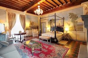 7 bedrooms, in-room safe, iron/ironing board, free WiFi