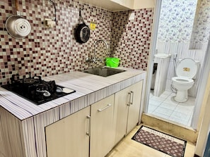 Appartamento familiare, 2 camere da letto, balcone, vista città | Cucina privata | Frigorifero, piano cottura, lavastoviglie, pentole/stoviglie/utensili
