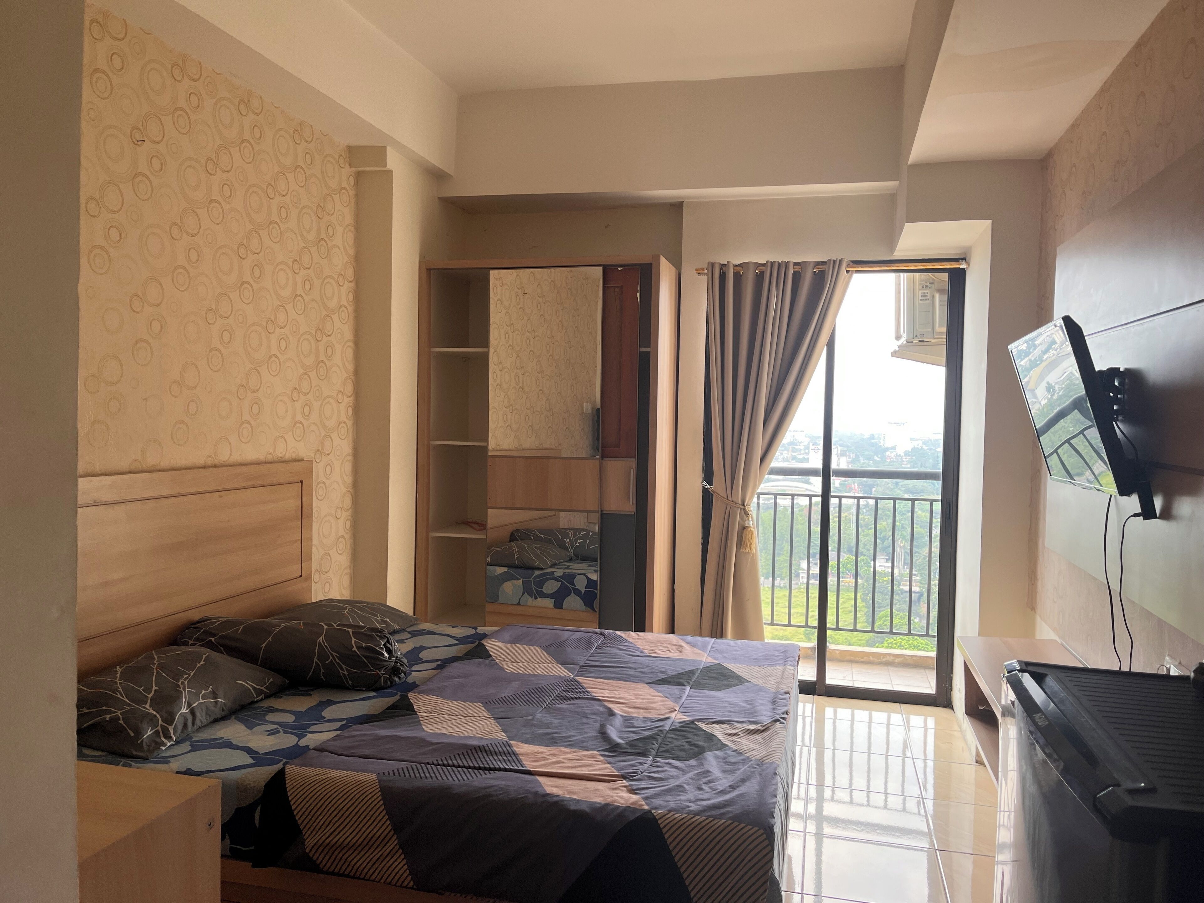 คอมฟอร์ทสตูดิโอ | เครื่องนอนป้องกันสารก่อภูมิแพ้, ผ้านวมขนเป็ด, มินิบาร์ฟรี